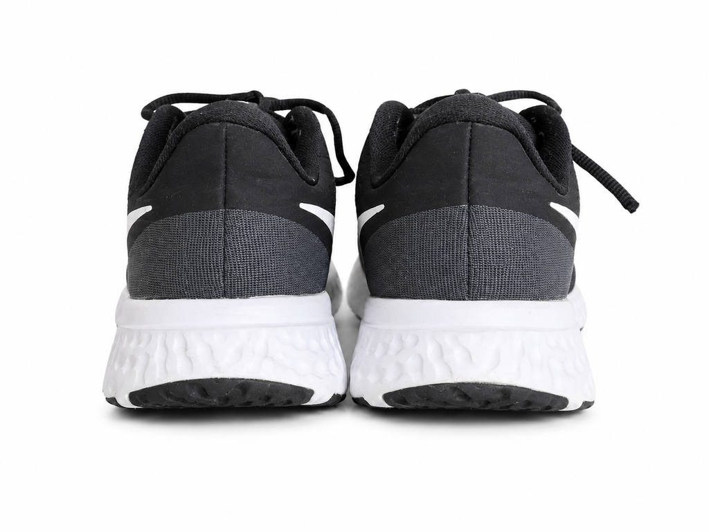 NIKE REVOLUTION 5
