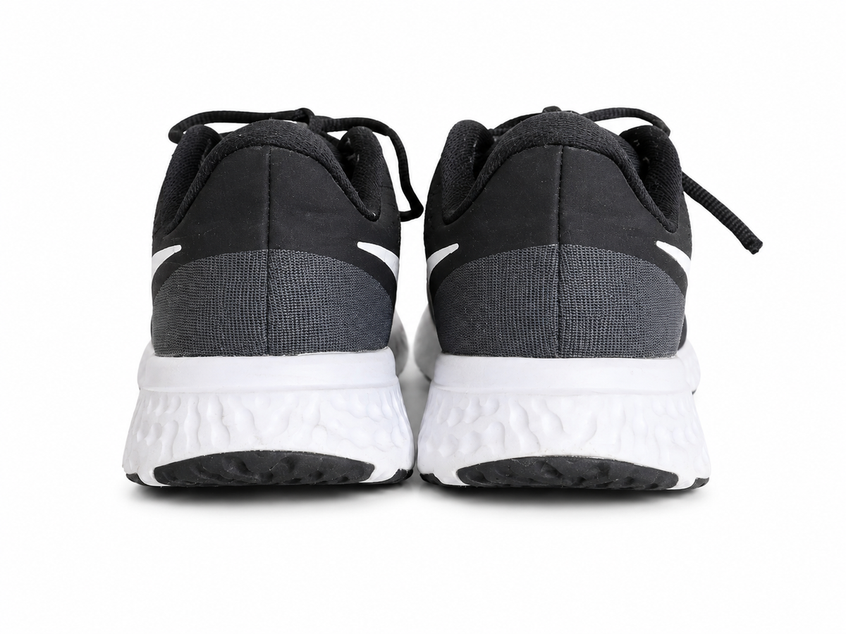 NIKE REVOLUTION 5