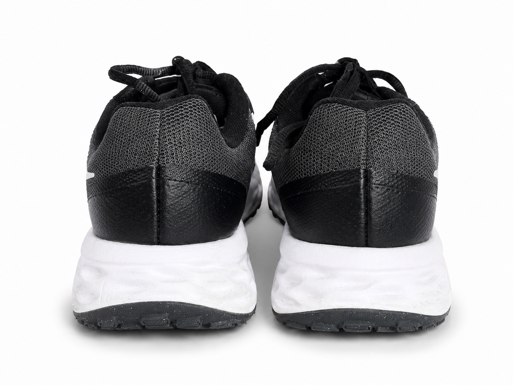 NIKE REVOLUTION 6