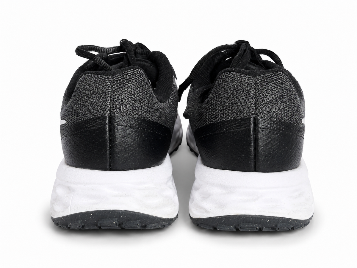 NIKE REVOLUTION 6