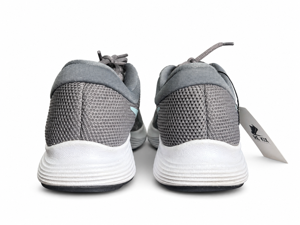 NIKE REVOLUTION 4