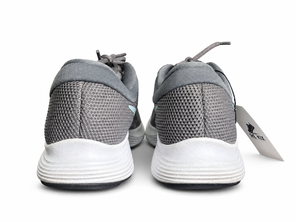 NIKE REVOLUTION 4