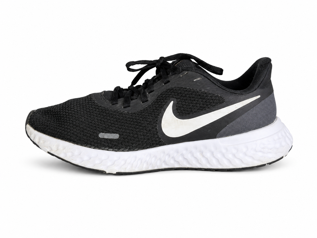 NIKE REVOLUTION 5
