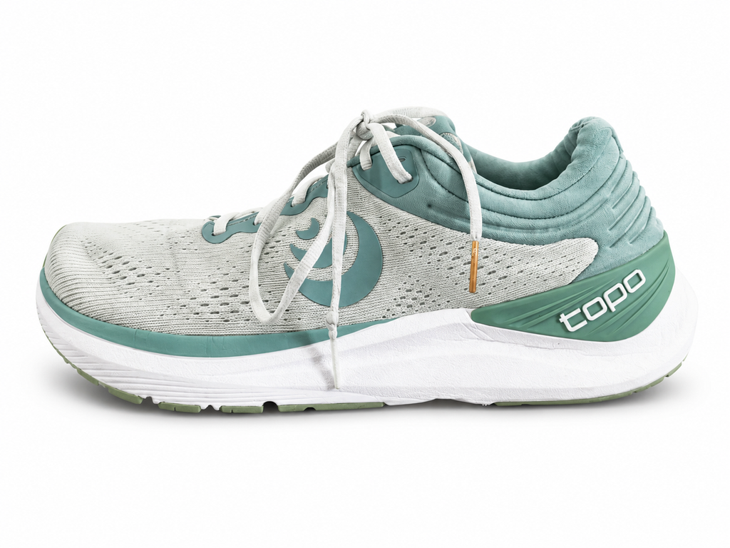 TOPO ATHLETIC ULTRAFLY 4