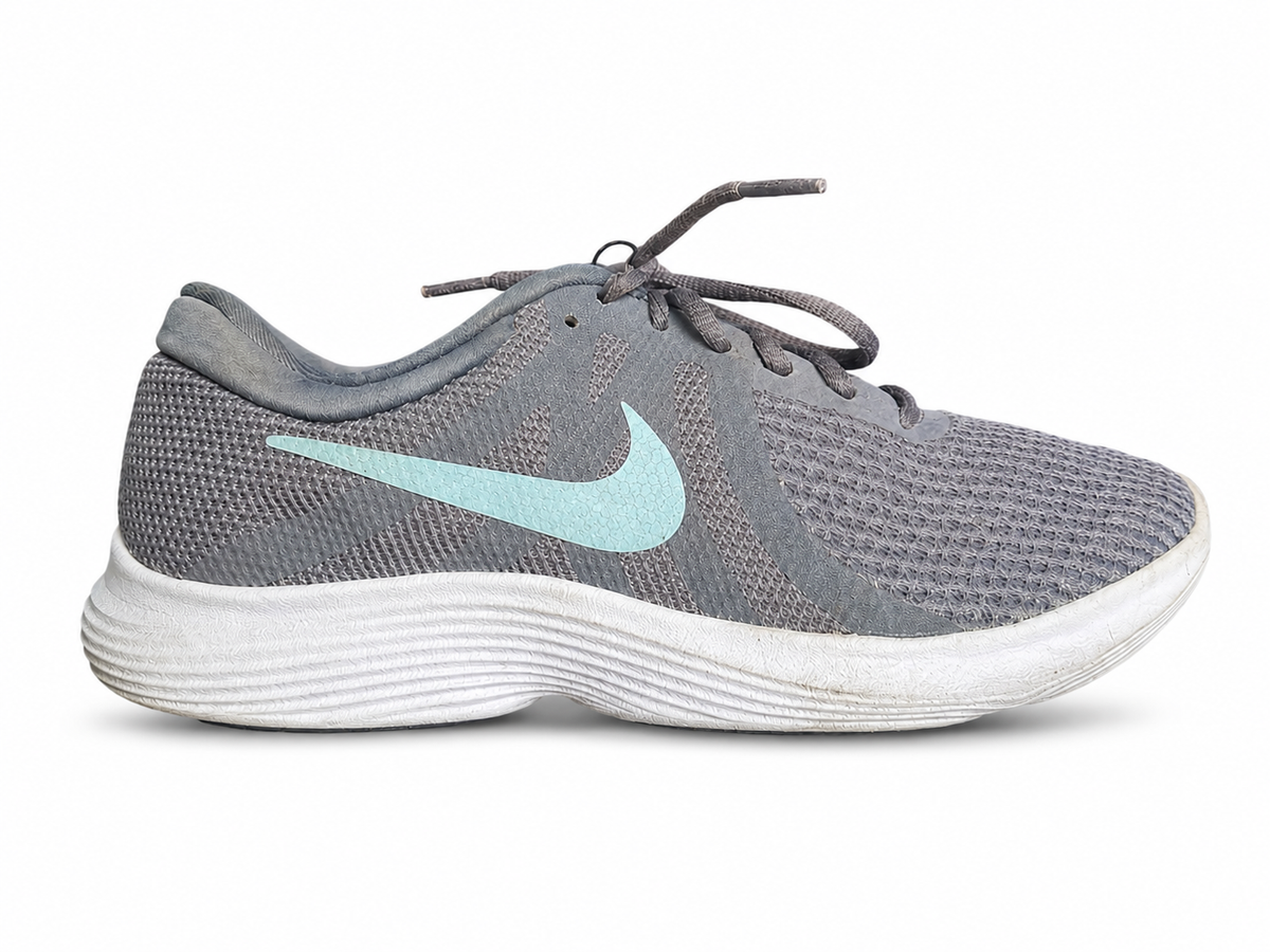 NIKE REVOLUTION 4