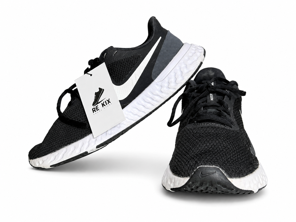 NIKE REVOLUTION 5